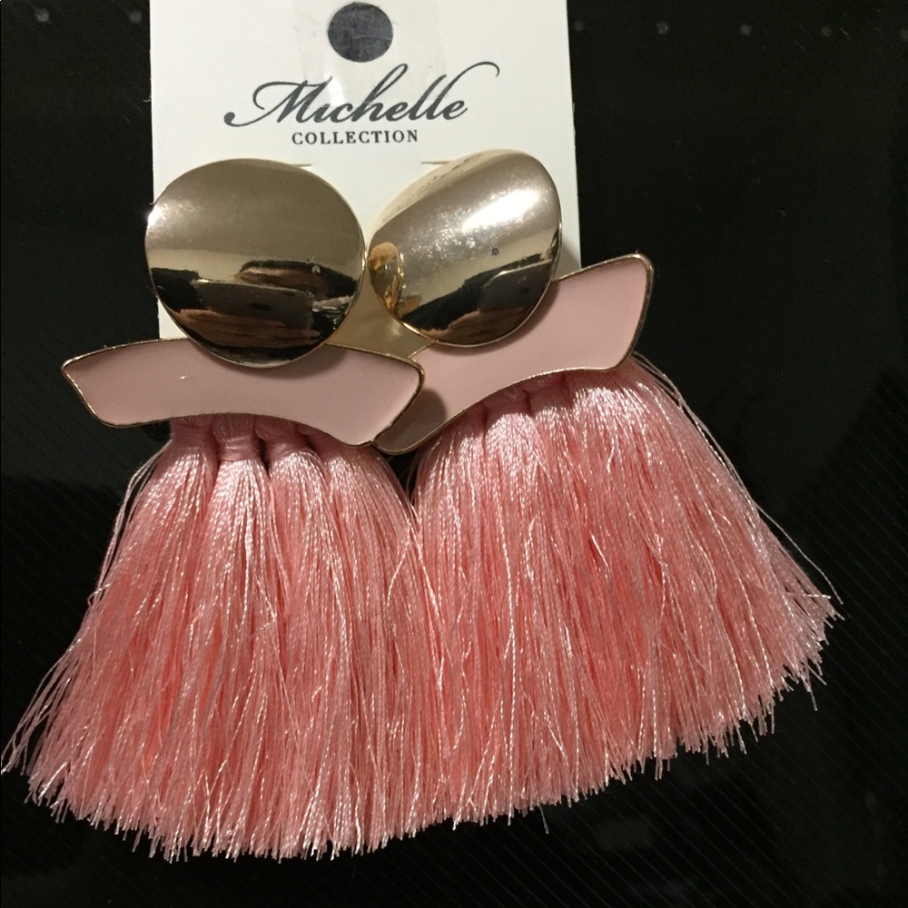 ✨Salmon and Gold Tassel Earrings ✨ - Picture 3 of 3